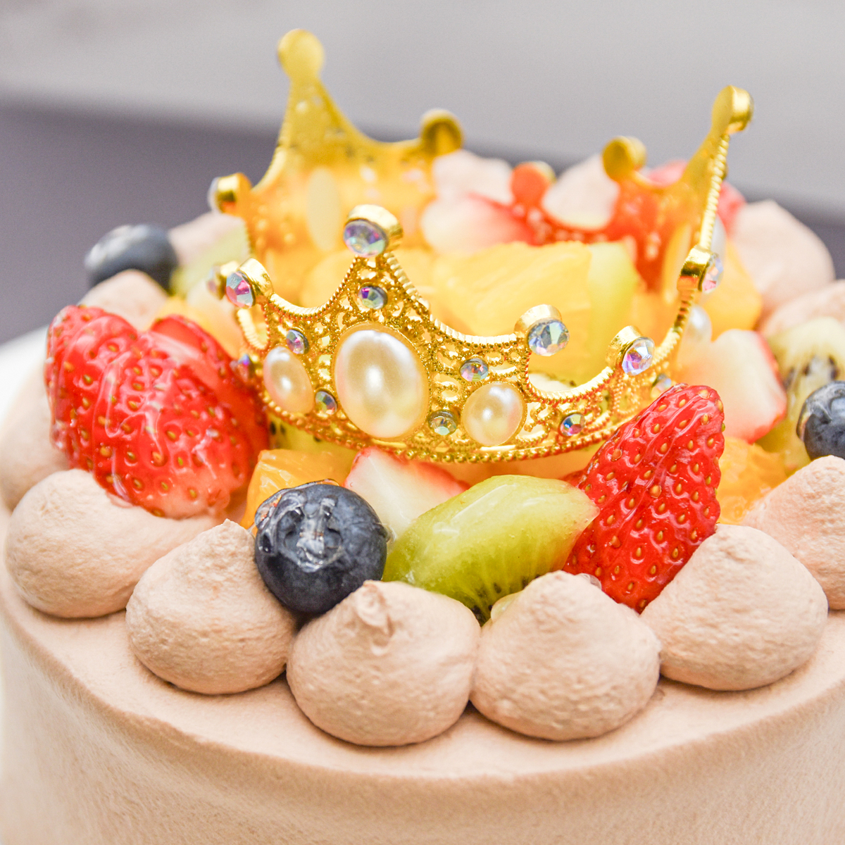 2026春の新作：ティアラ付き デコレーションケーキ チョコクリーム 5号（誕生日・推し活・バースデー・映え）